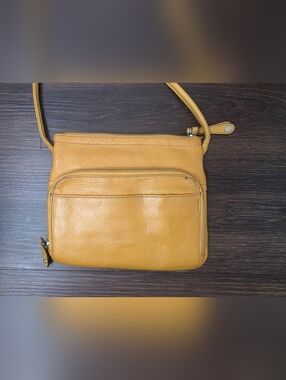 Women’s Leather Shoulder Bag in Mustard Yellow